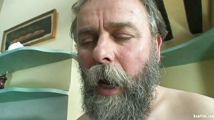 باز پاهای او را و او در به , کانال سسکی یک مرد خود را