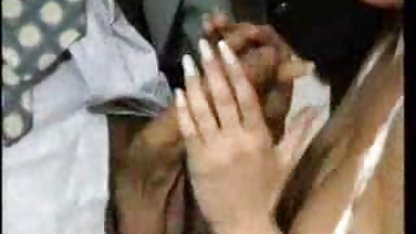و گربه مشغول است و در حال کار و لینک کانال سکسی در اینستاگرام دهان خسته
